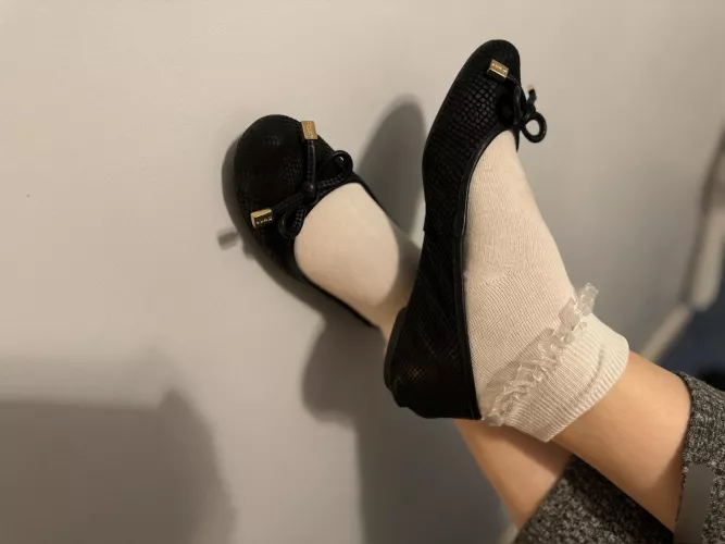 Shall I take these shoes off ?