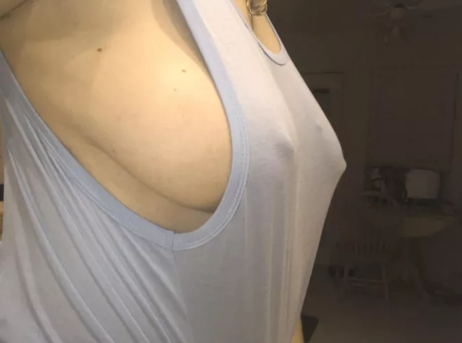 Tee shirt side boobs are awesome
