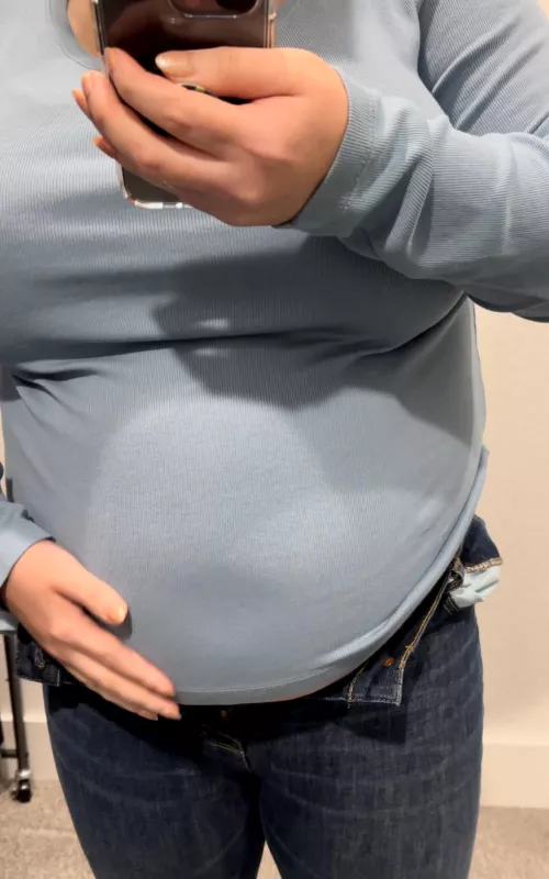 when you can see the belly button through the shirt 🤰