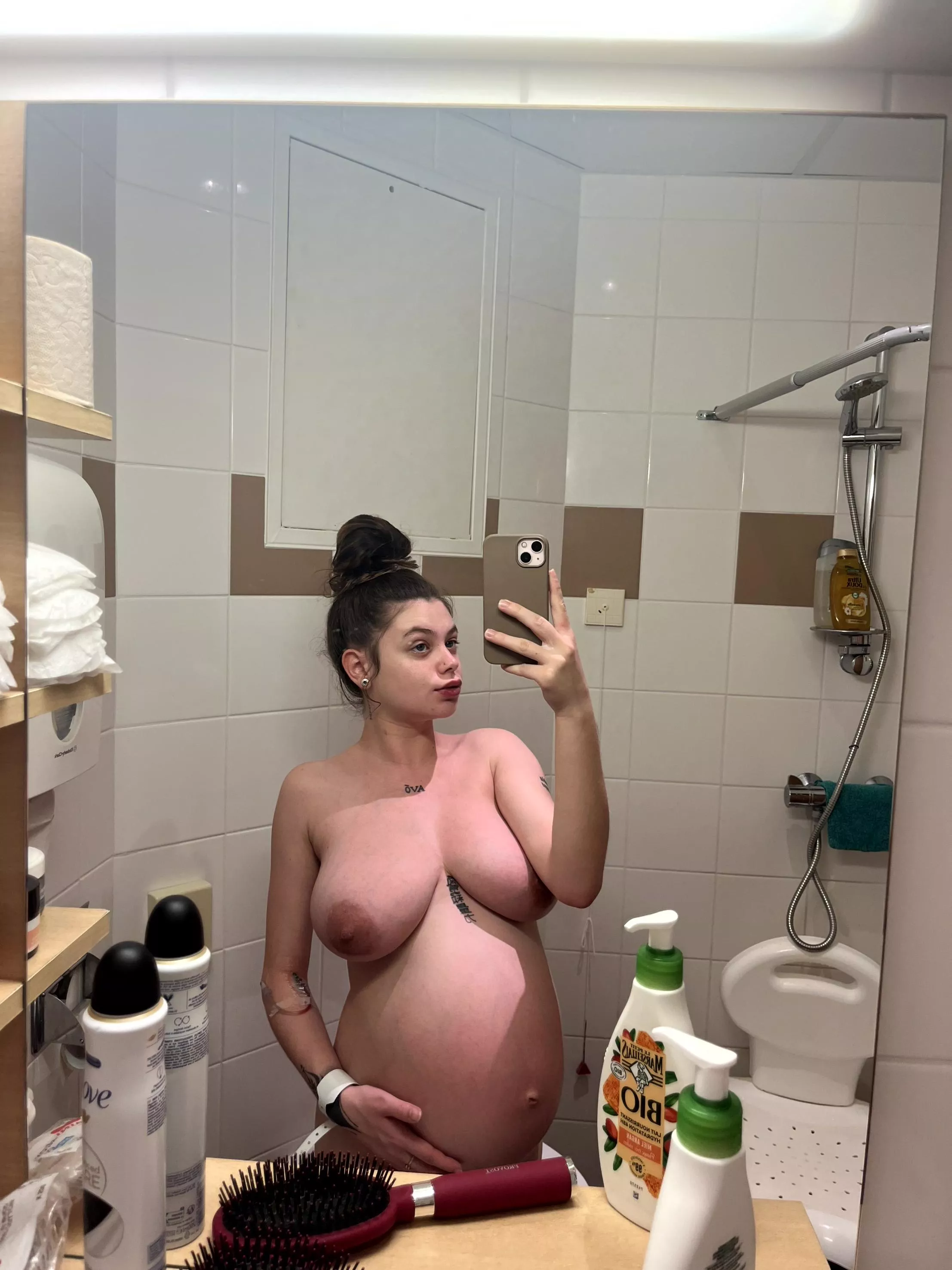 Who wants to lick me clean so I don’t have to shower after playing with myself?