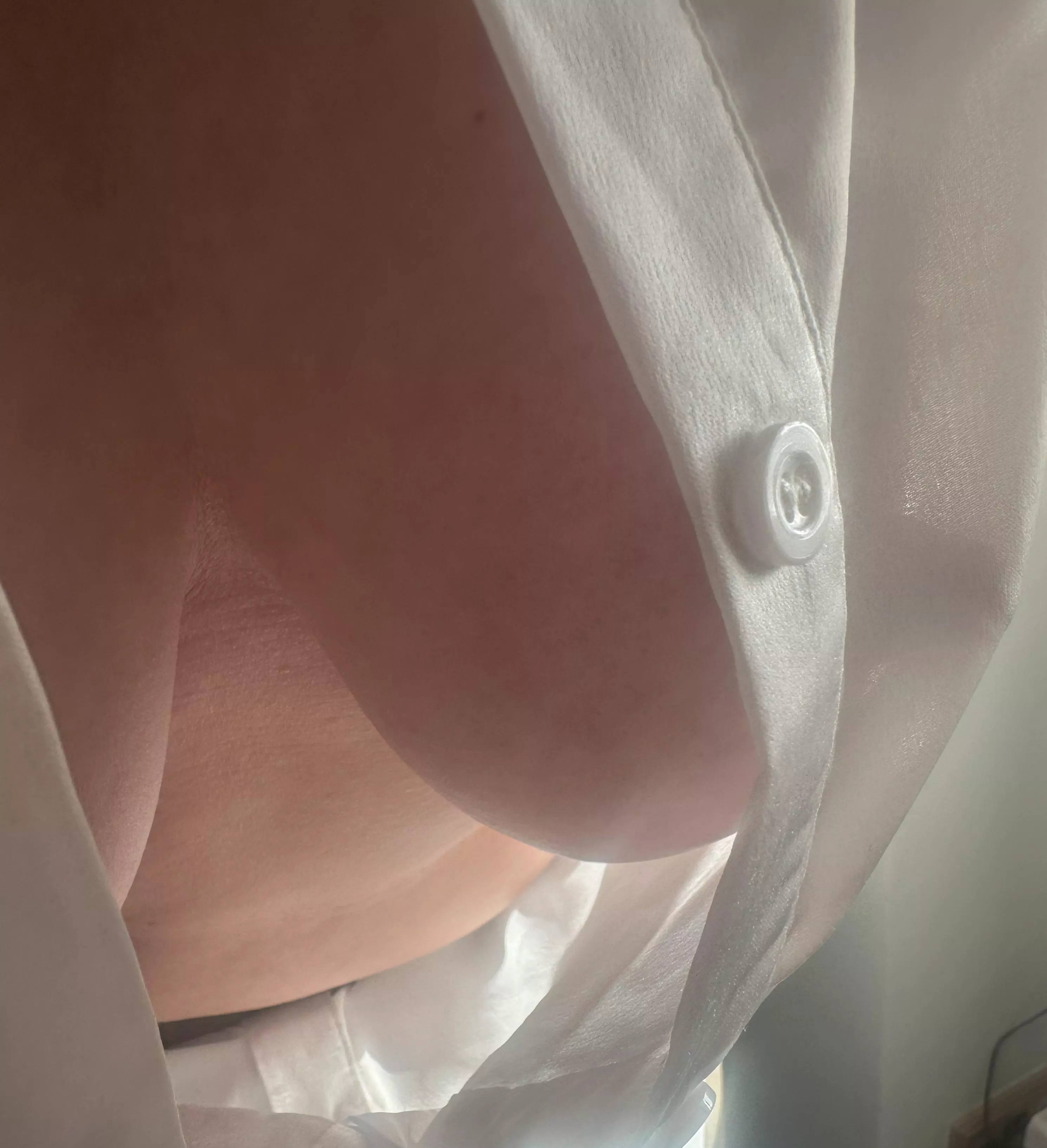 I’m new here. My work blouse really struggled with the sunshine today.