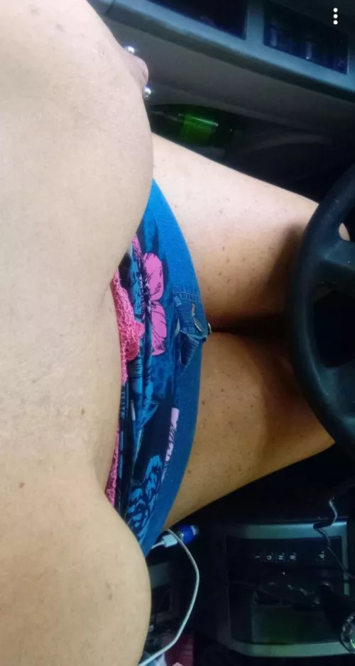 Thick, naughty Southern belle here, waiting for you.