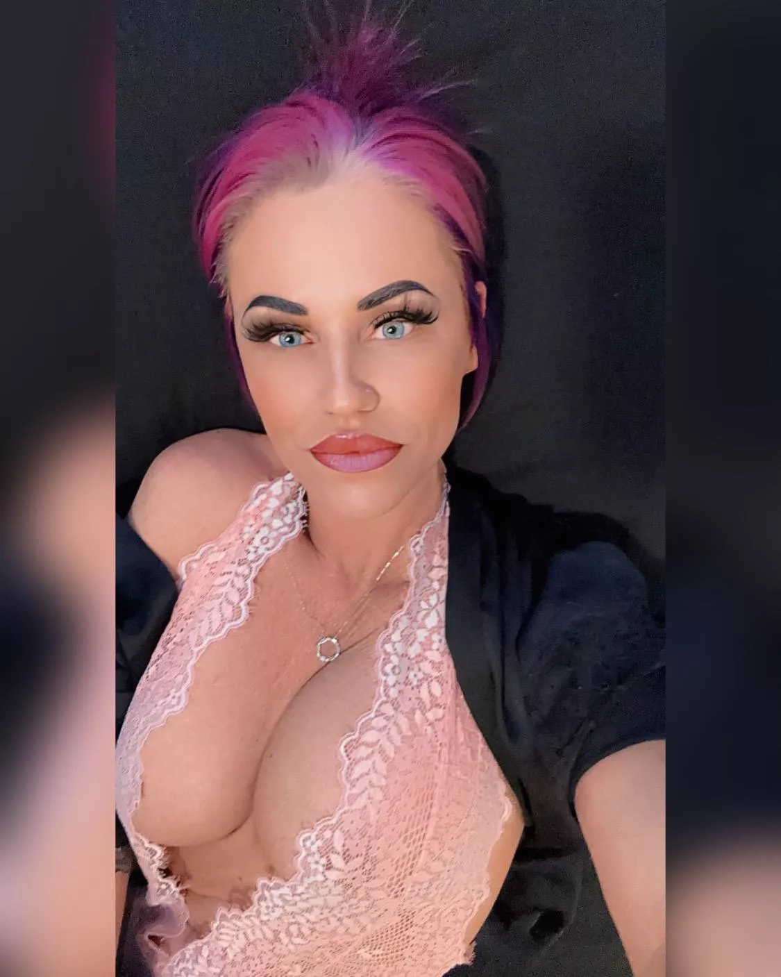 Would u let your girlfriend's mom give u a boner?