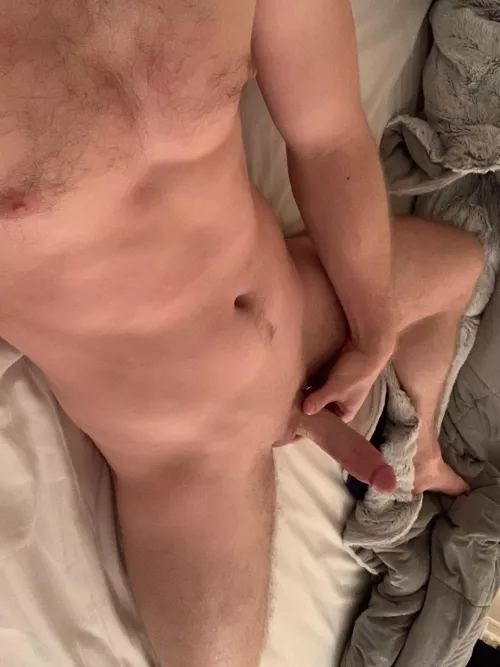 23 m top 7.5” cock looking for a smooth twink or femboy