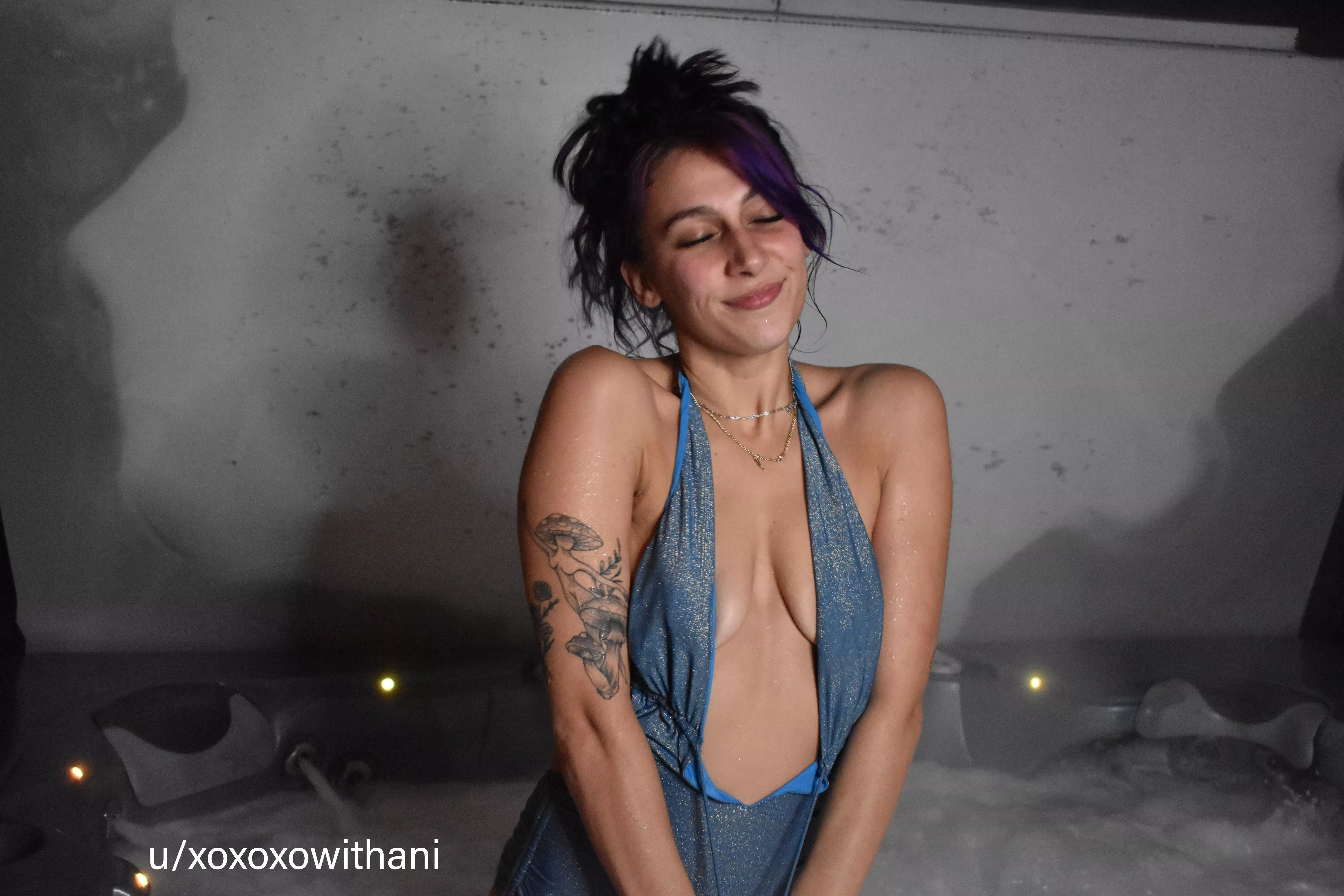 Hot tubs are so nice in the winter. [OC] [Self] 💜