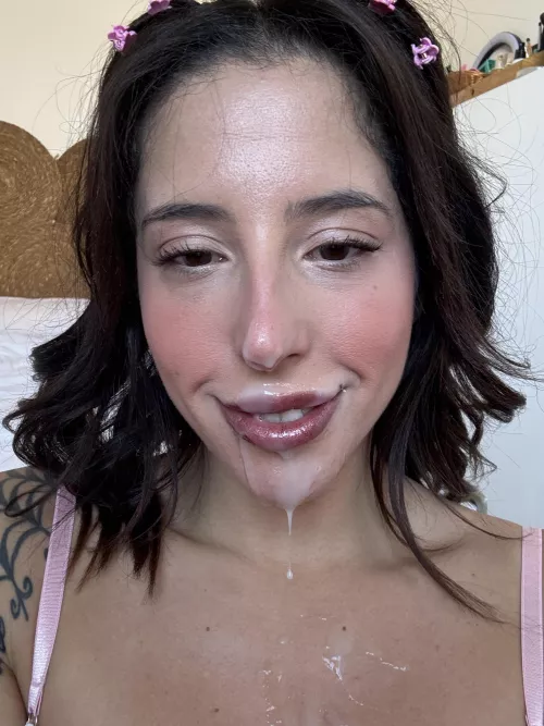 I feel incredible horny when the cum covers my face