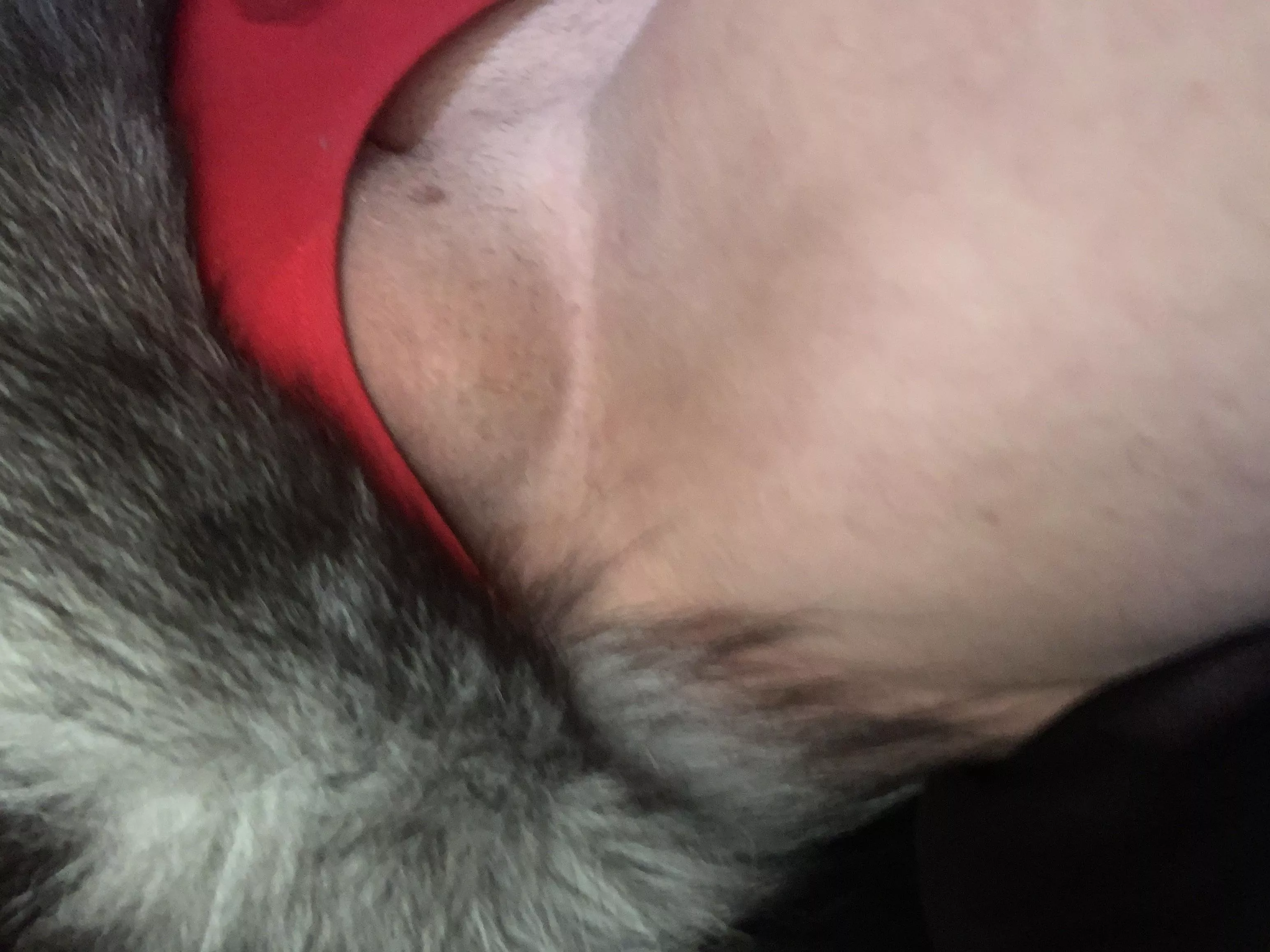 I love the feel between my legs 😻😻