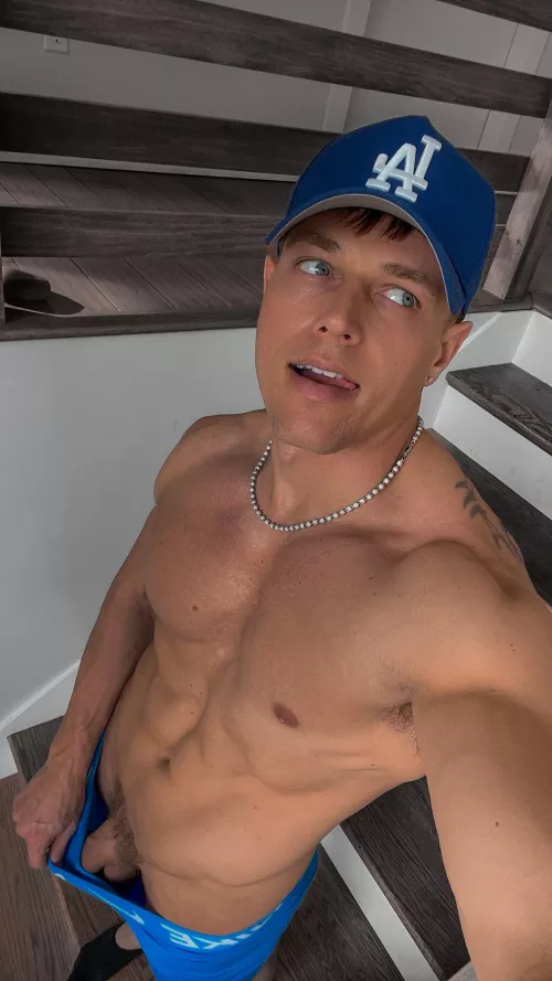 kiss my abs after I fill your mouth