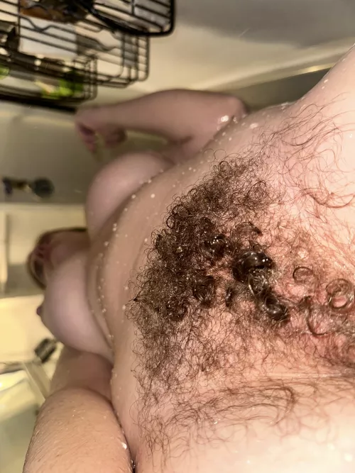 Wet bush looking extra curly and cute