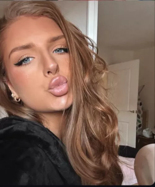 Friend’s insane pout