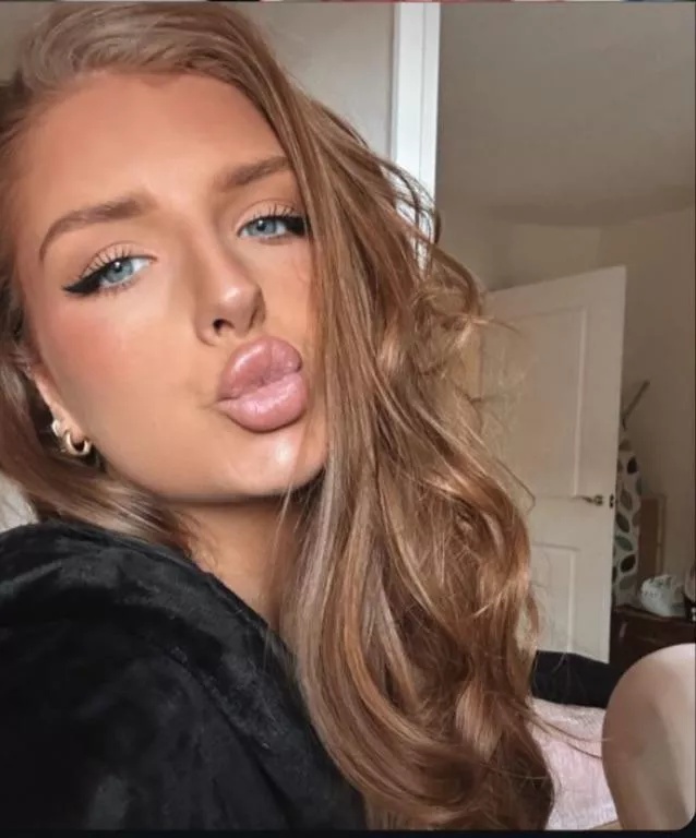 Friend’s insane pout