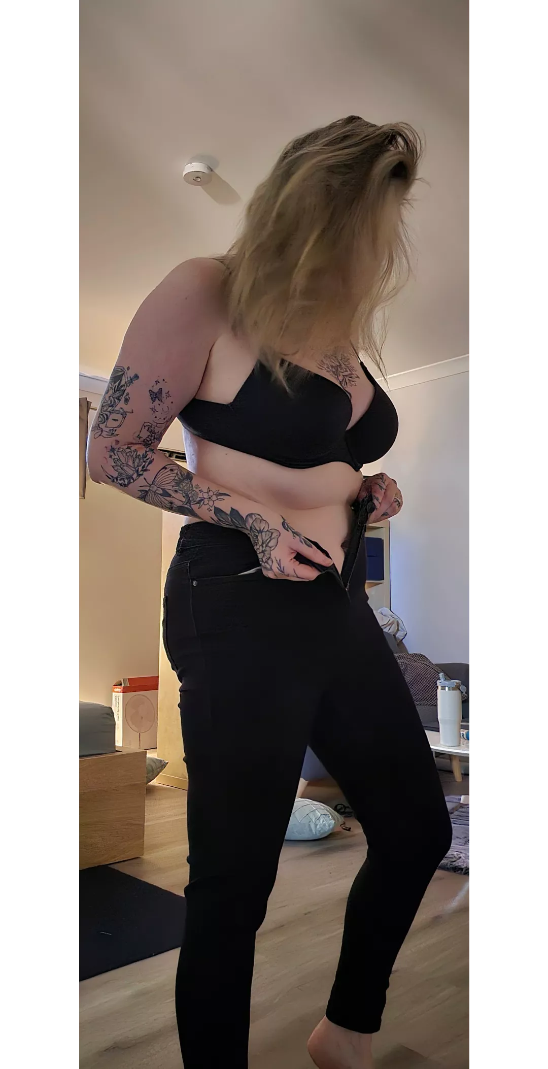 Getting ready for a job interview {f}