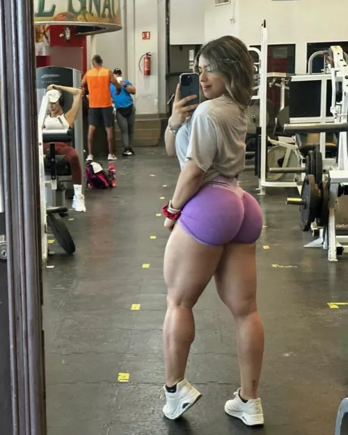 Her glutes, hams, & quads are INSANE!
