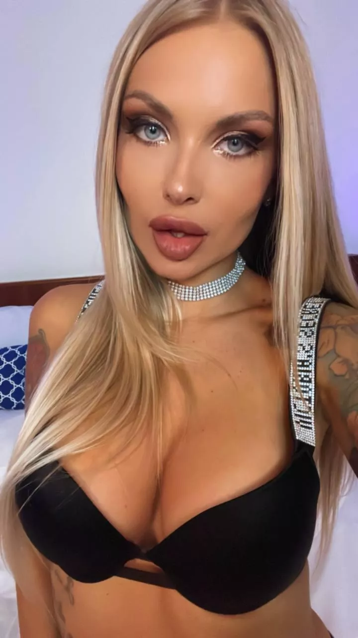 i think you should try with a hot and confident girl