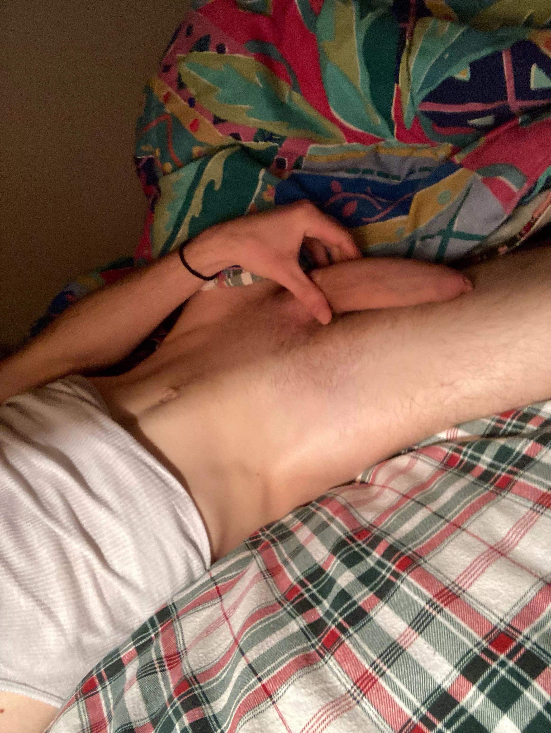 19 who’s got fat booty cheeks in college @h_bigcock23