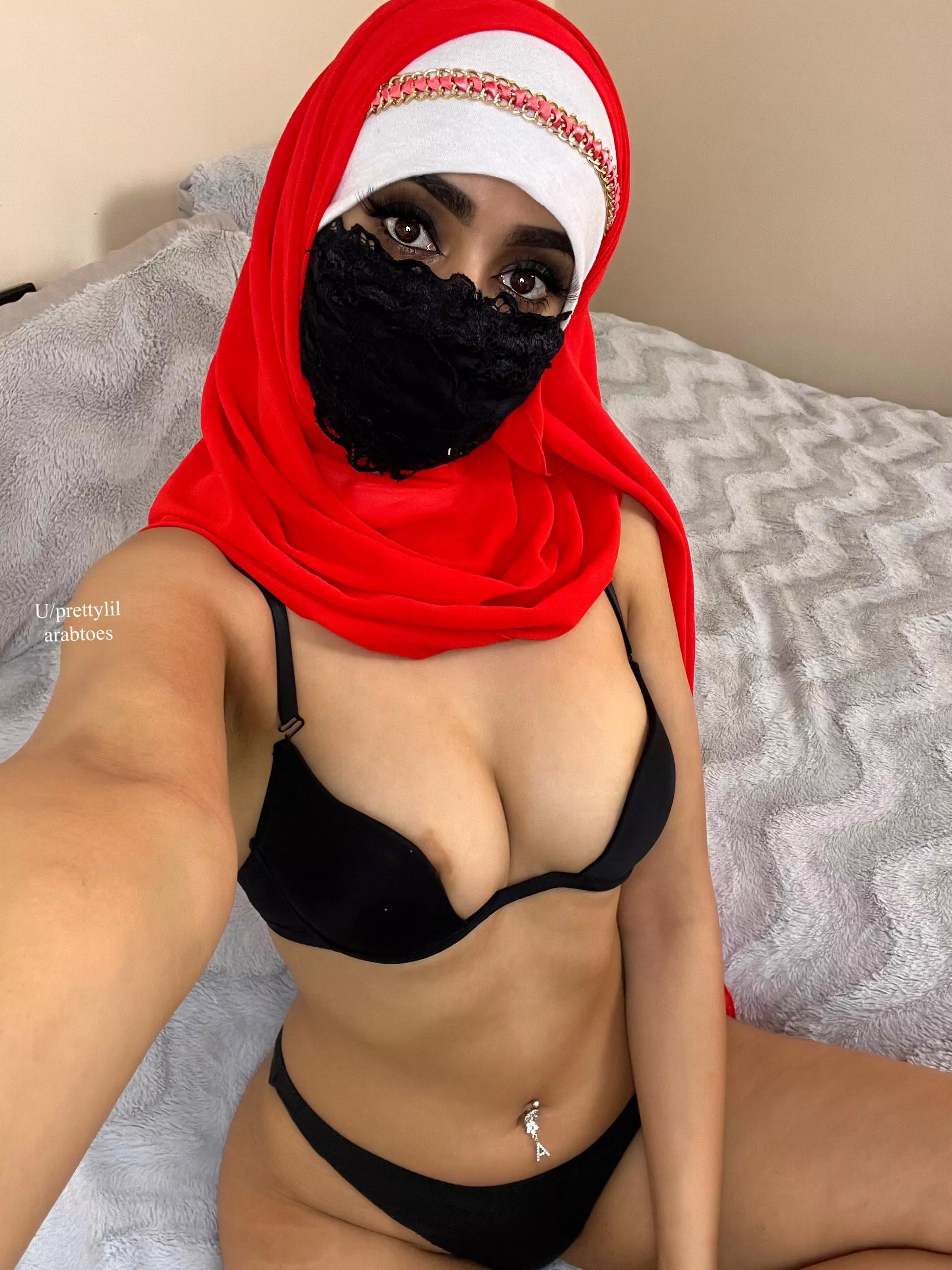 Aaliyah (@aaliyahaziz_3)