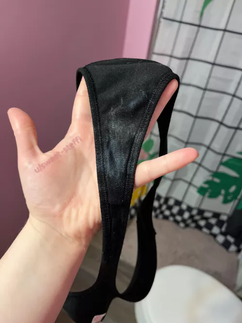 Black really is the best for showing off 🖤😋