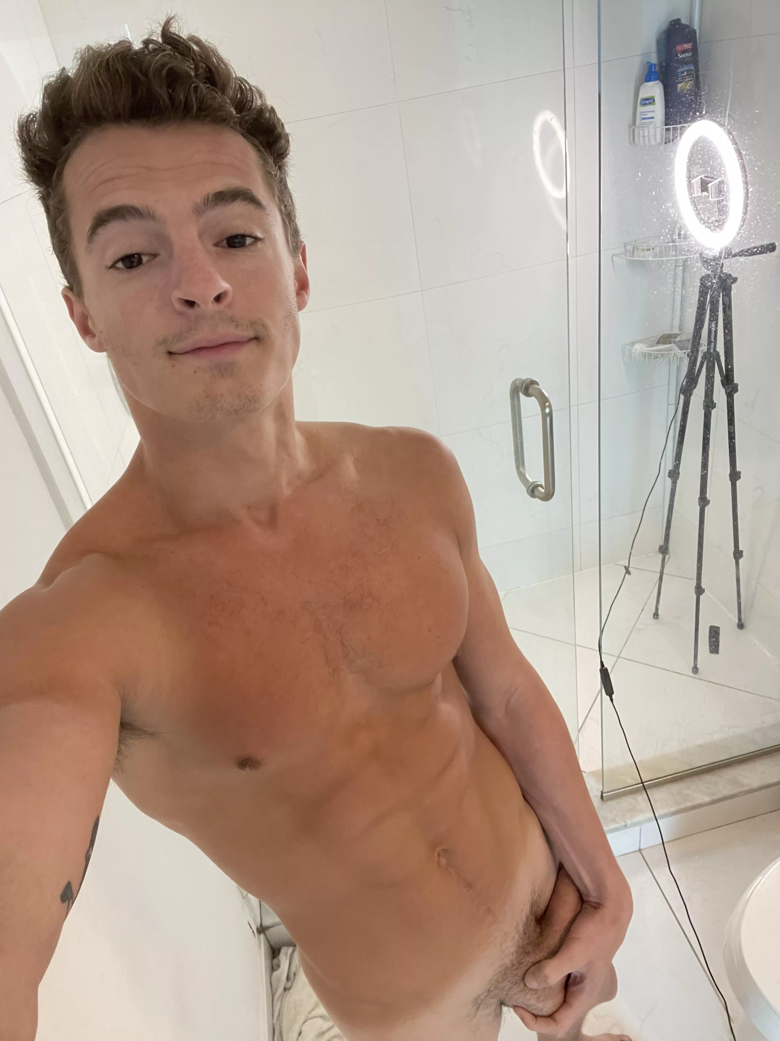 Can we circle jerk in the shower? Who down?