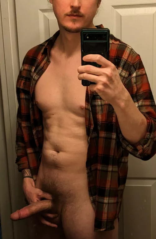 Does this (30) yr old dad get your pussy wet still? 🤔🤷