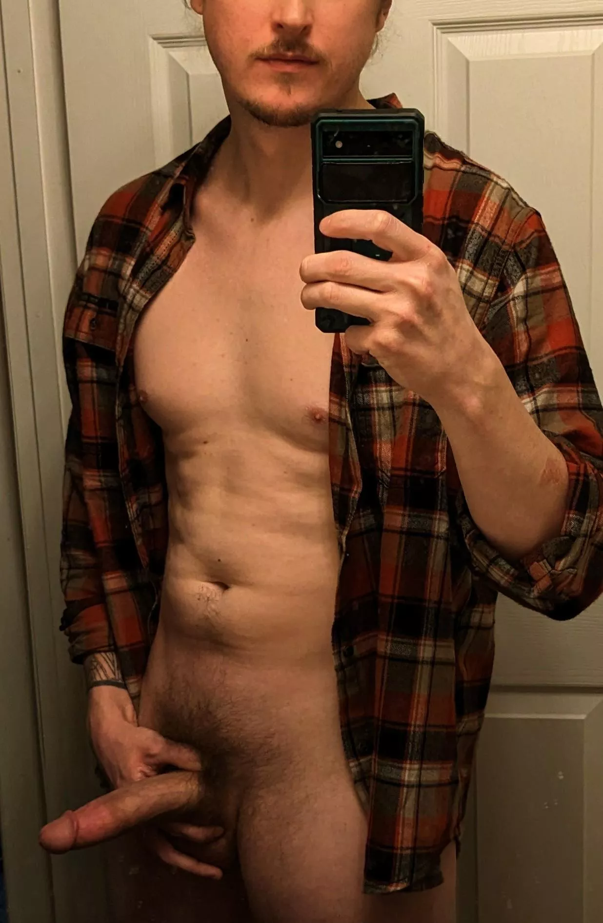 Does this (30) yr old dad get your pussy wet still? 🤔🤷