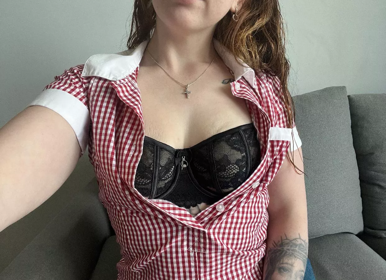 Girls gotta do what she’s gotta do to get good grades 🤷‍♀️