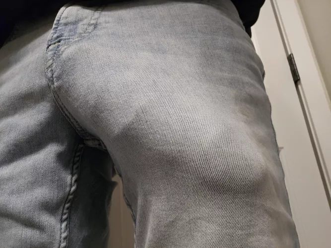 Had to run into the bathroom at work, I think I'm fucked. Somone definitely saw 🫣