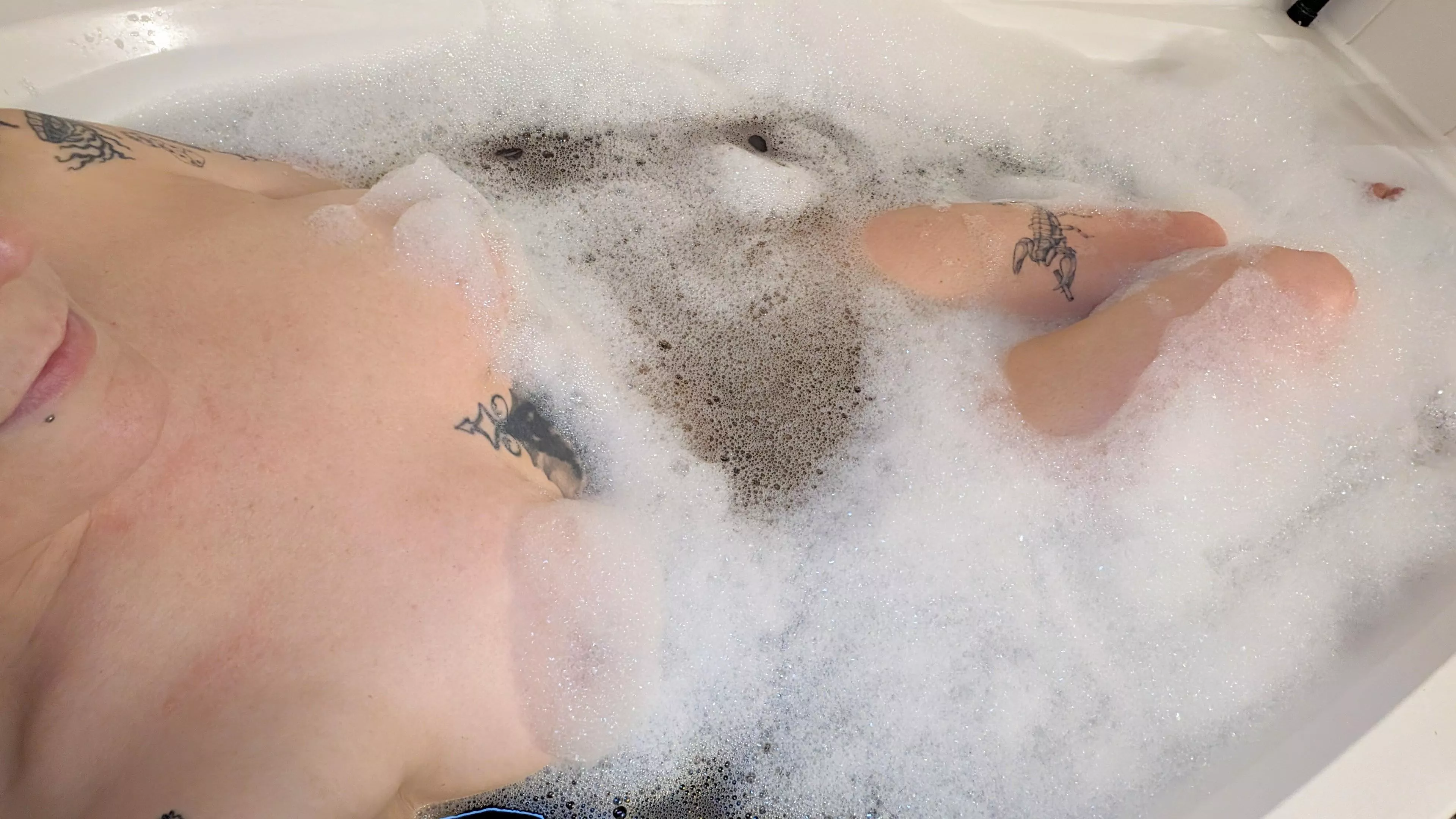 Hi I'm new here. My name's Vera 🖤