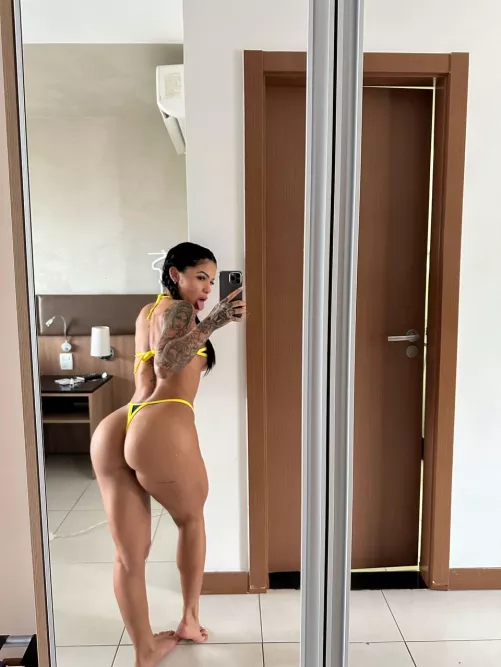 How does my ass look from down there 19F