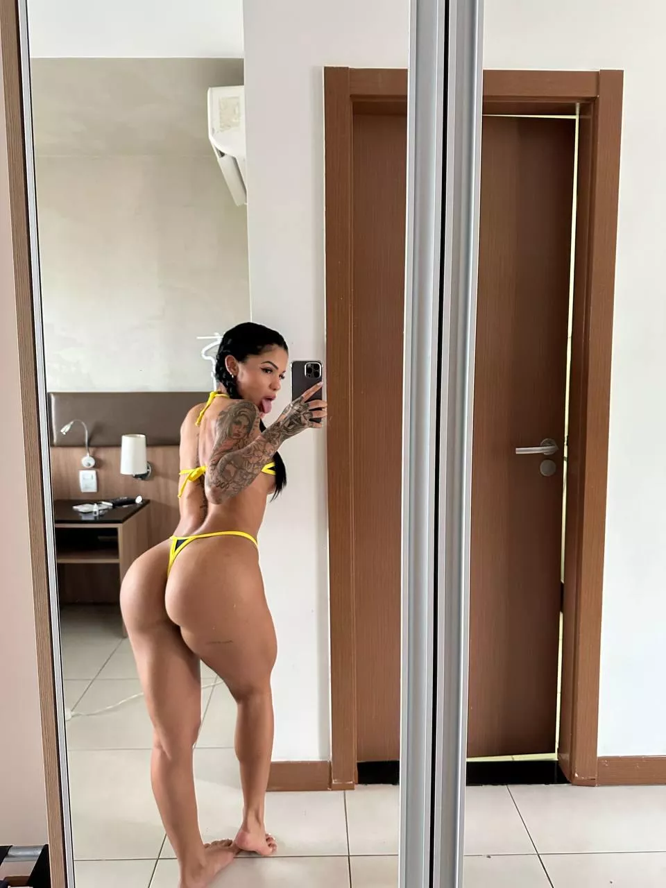 How does my ass look from down there 19F