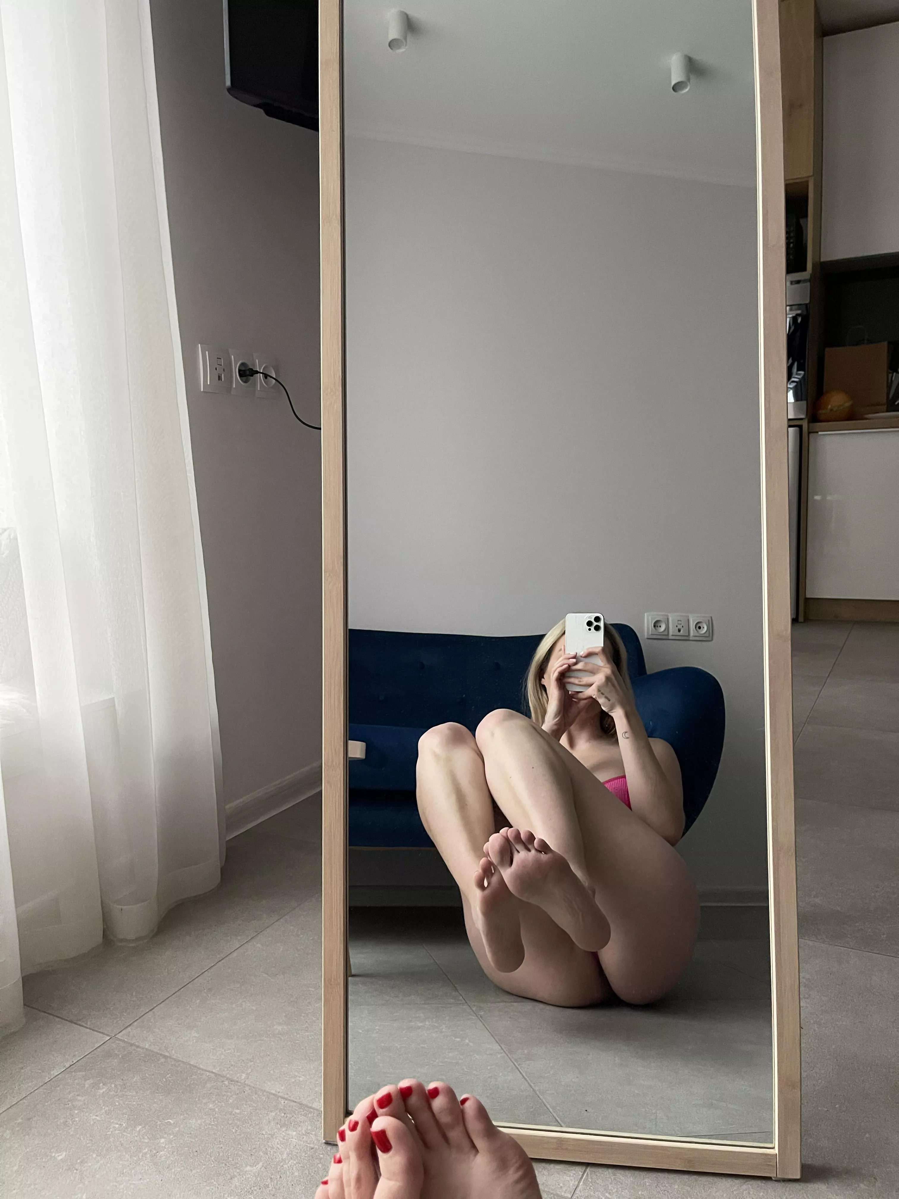 I love mirror selfies