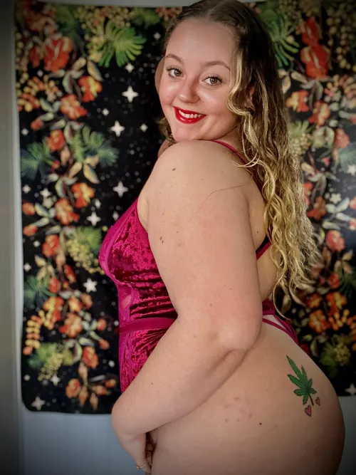 I love this red velvet lingerie, how about you?