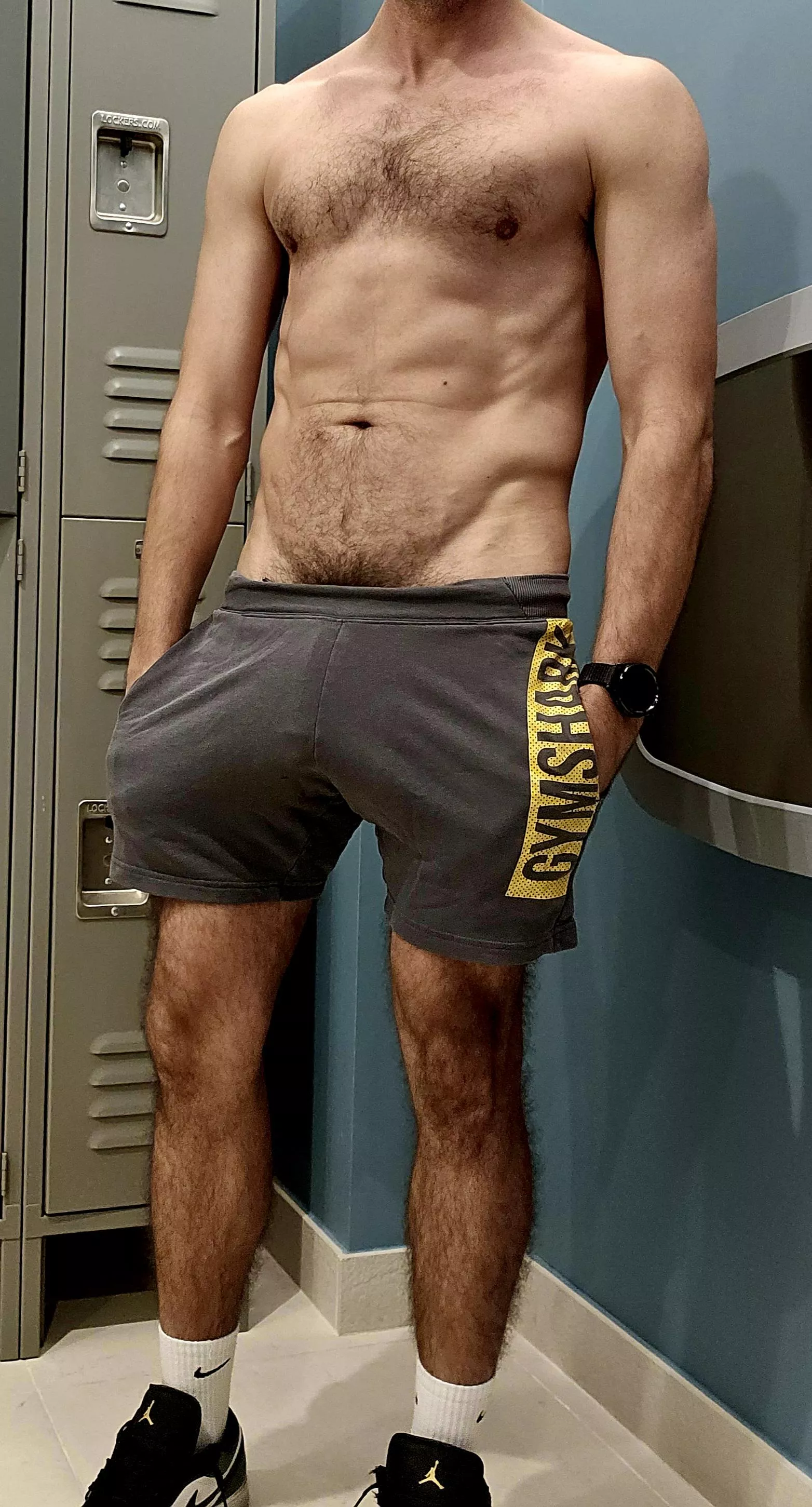 I love to see my bush in a gym during exercising