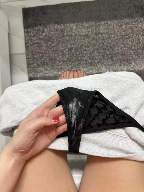 I’m just a horny girl that gets soaking wet