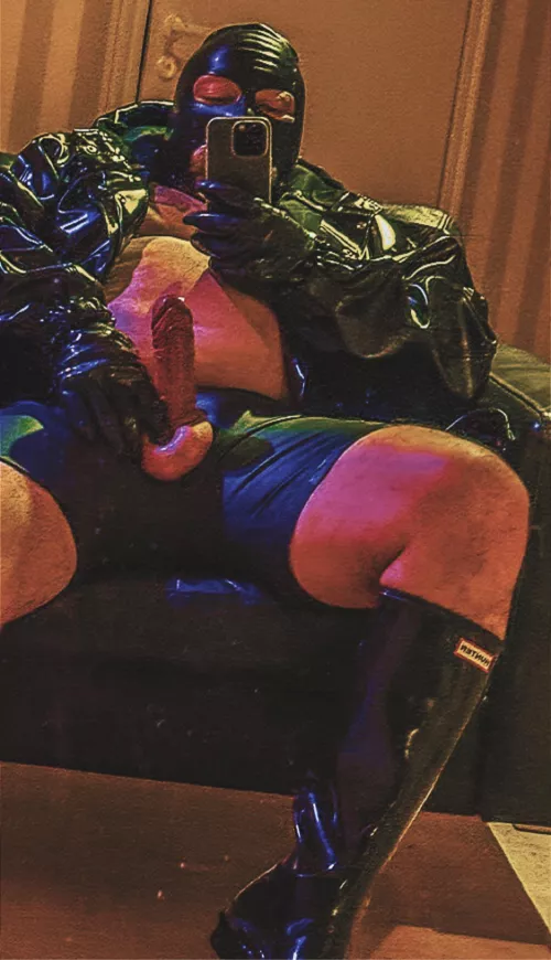 More rubber and wellies🖤…