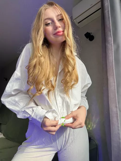 my hair's long enough to wrap it around my fist