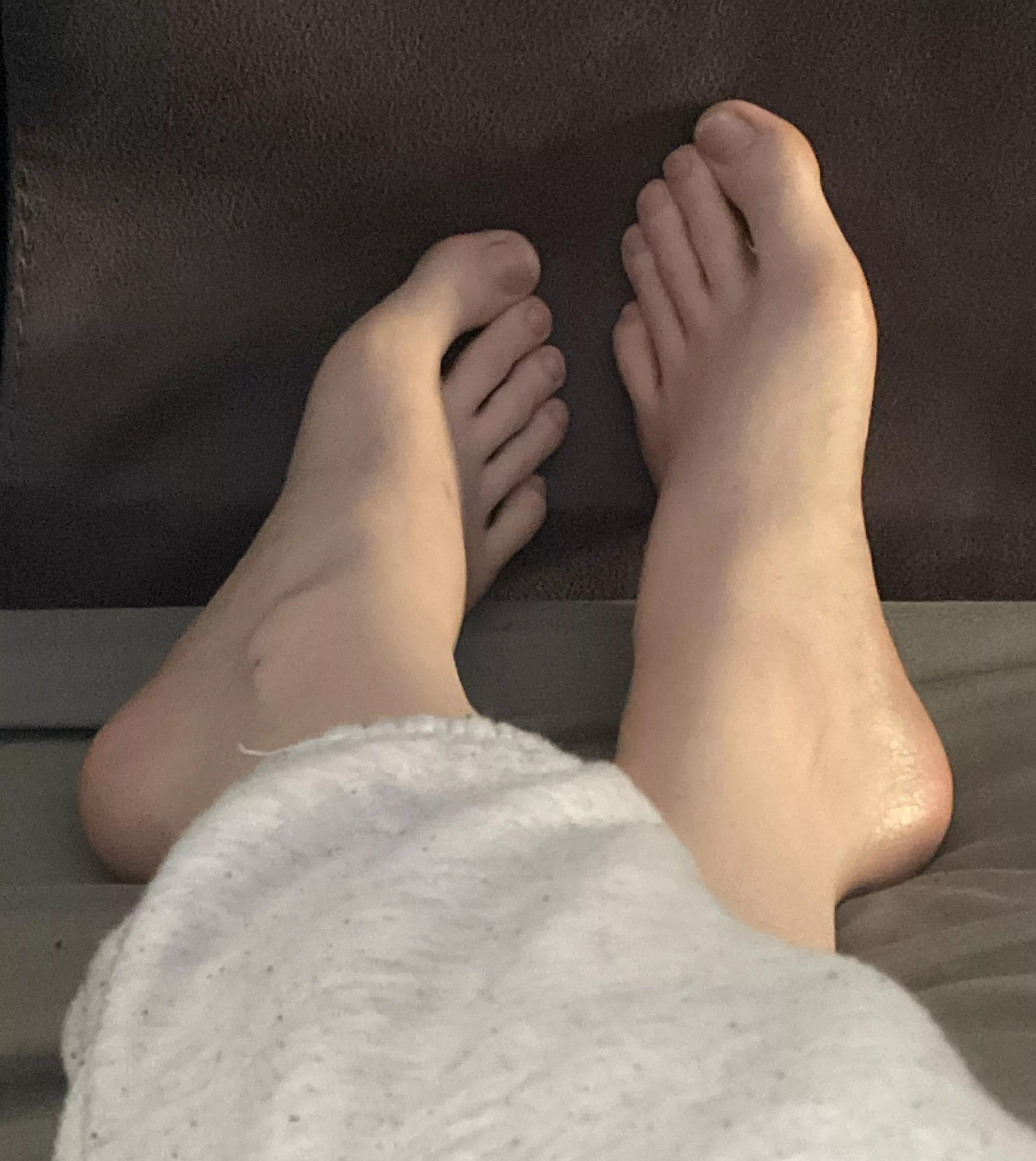 what word would you use to describe my feet? 💕