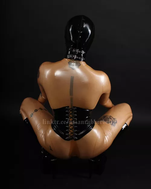 Your tattooed latex girl 🖤