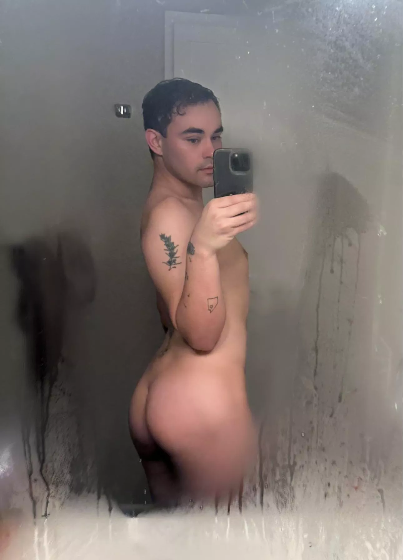 Bare booty for the boys 😋