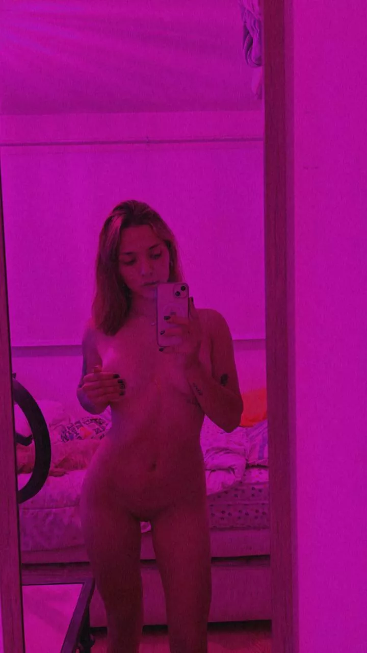 Hope this selfie makes your dick rise 😘