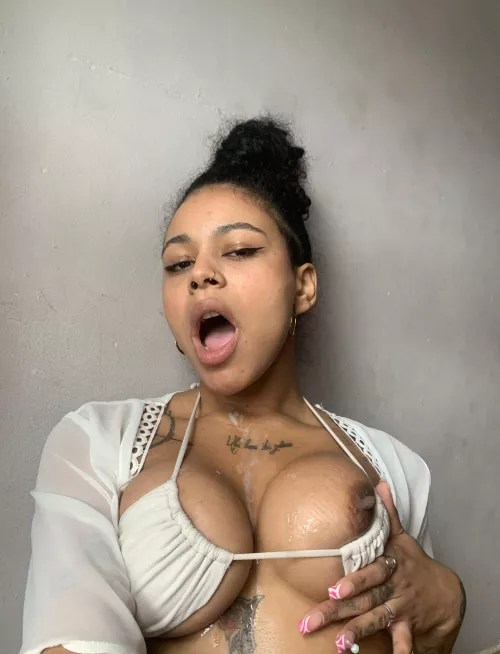 I love meeting guys on the beach and getting sperm on my boobs