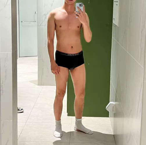 My fantasy: getting forced to drink a lot of piss till my stomach is full