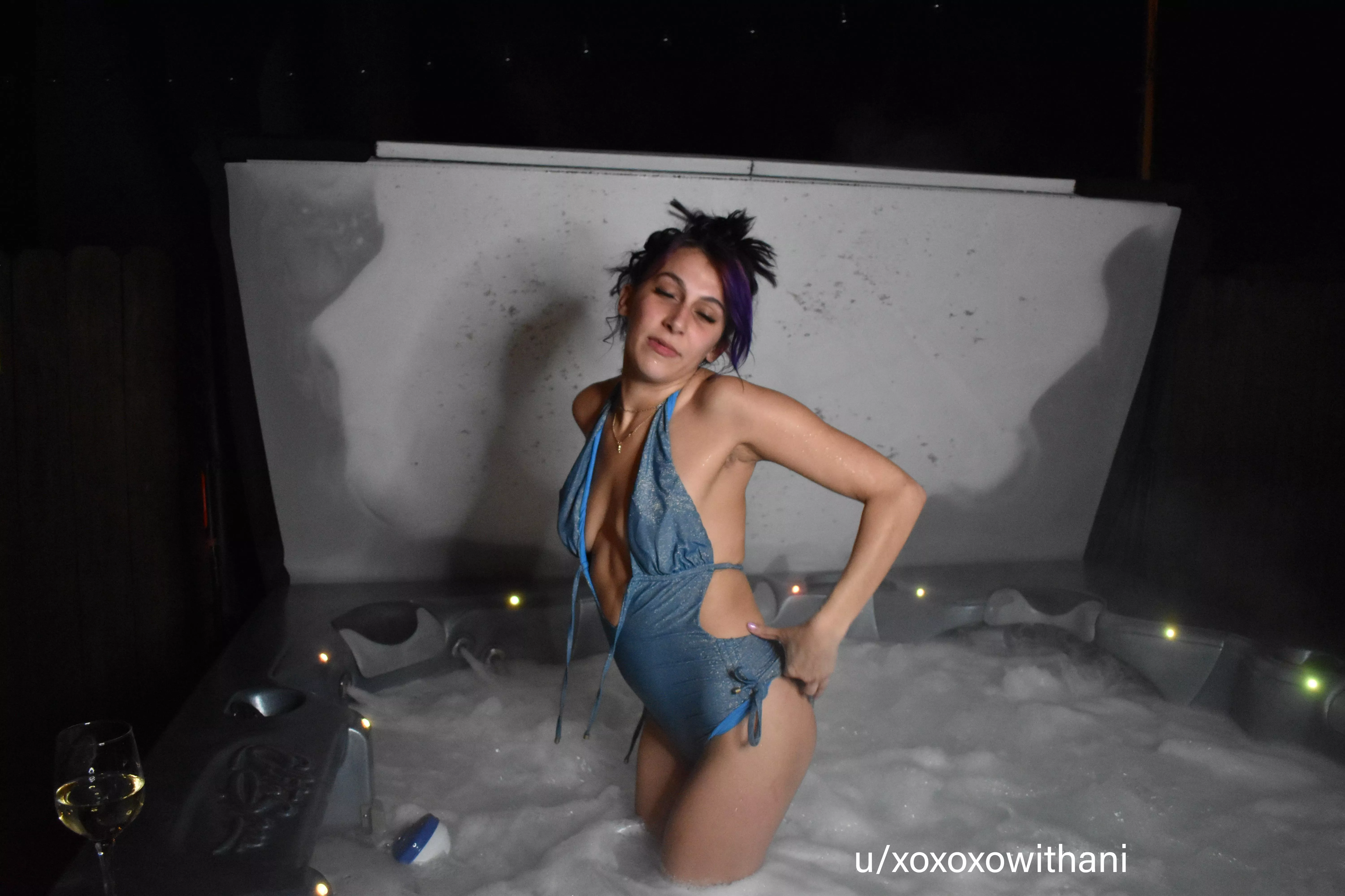 Ohhh hot tubs are so nice in winter time. [OC] [Self] 💜