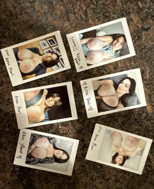 Who wants one? 🤭❤️ hehe You can be naughty and hold me in your wallet for your daily pleasure 🤭💦