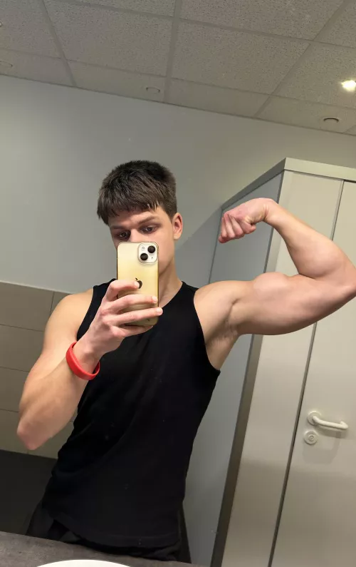 (19)Who wants to taste post workout armpit?