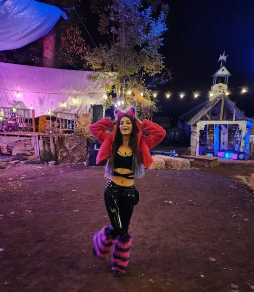 Doing variations of the Cheshire Cat costume are my faveeee 😍