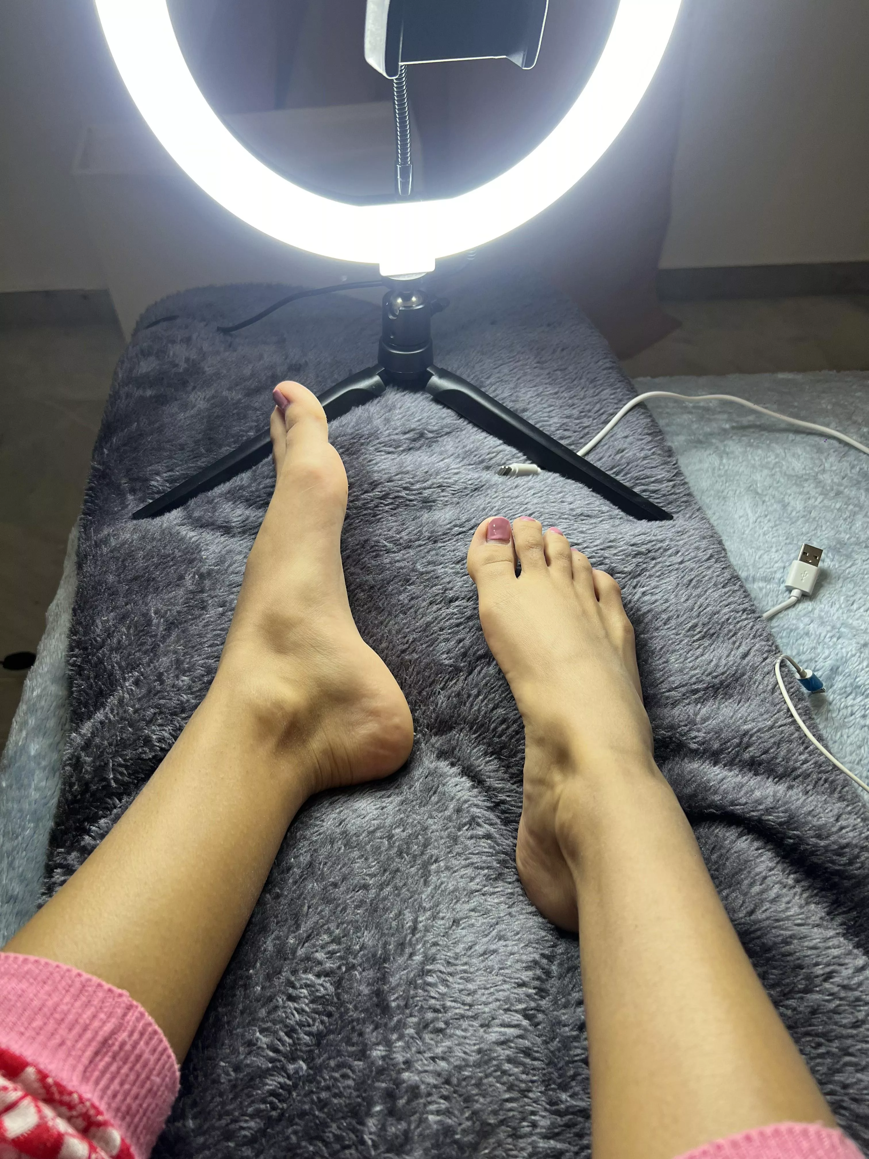 I love how good lighting makes my feet look OC