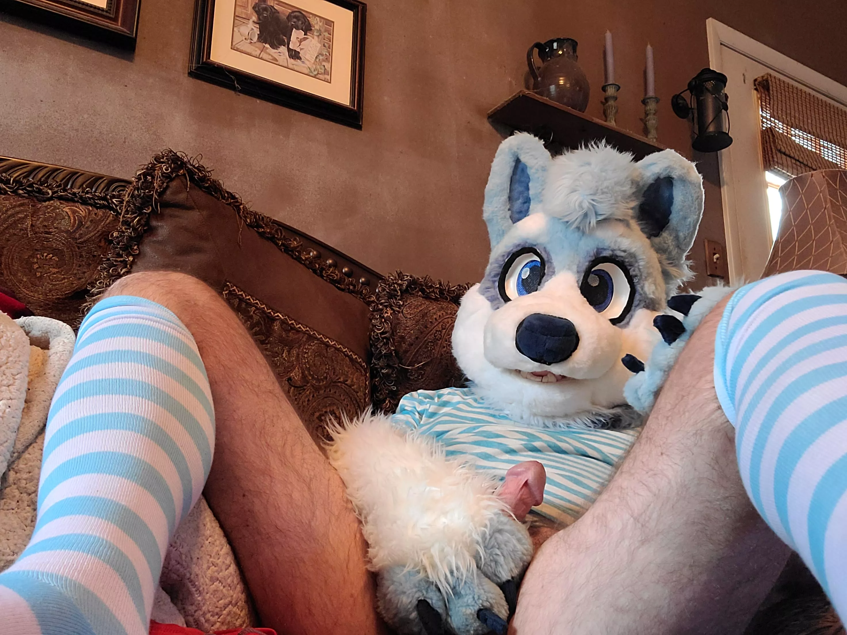 Woke up horny! Need dome help please.