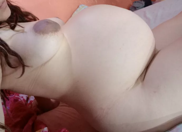 Would you like to see my belly in all the poses?🤰🏼