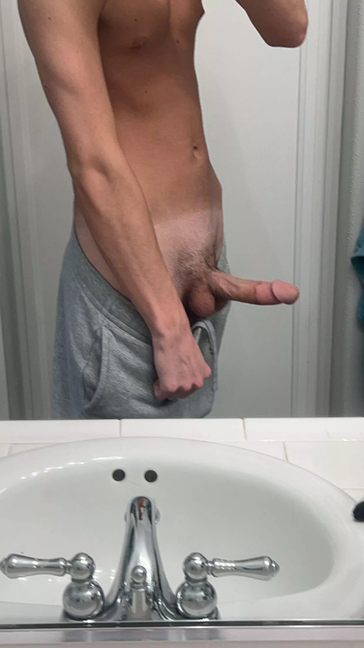 19 hmu. Big cocks+ hairy+ looking for long term too