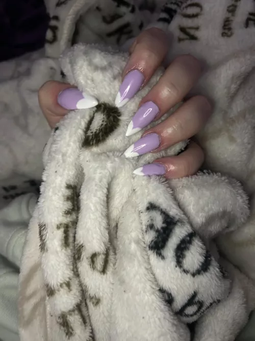 A week until Valentine’s Day means heart nail art